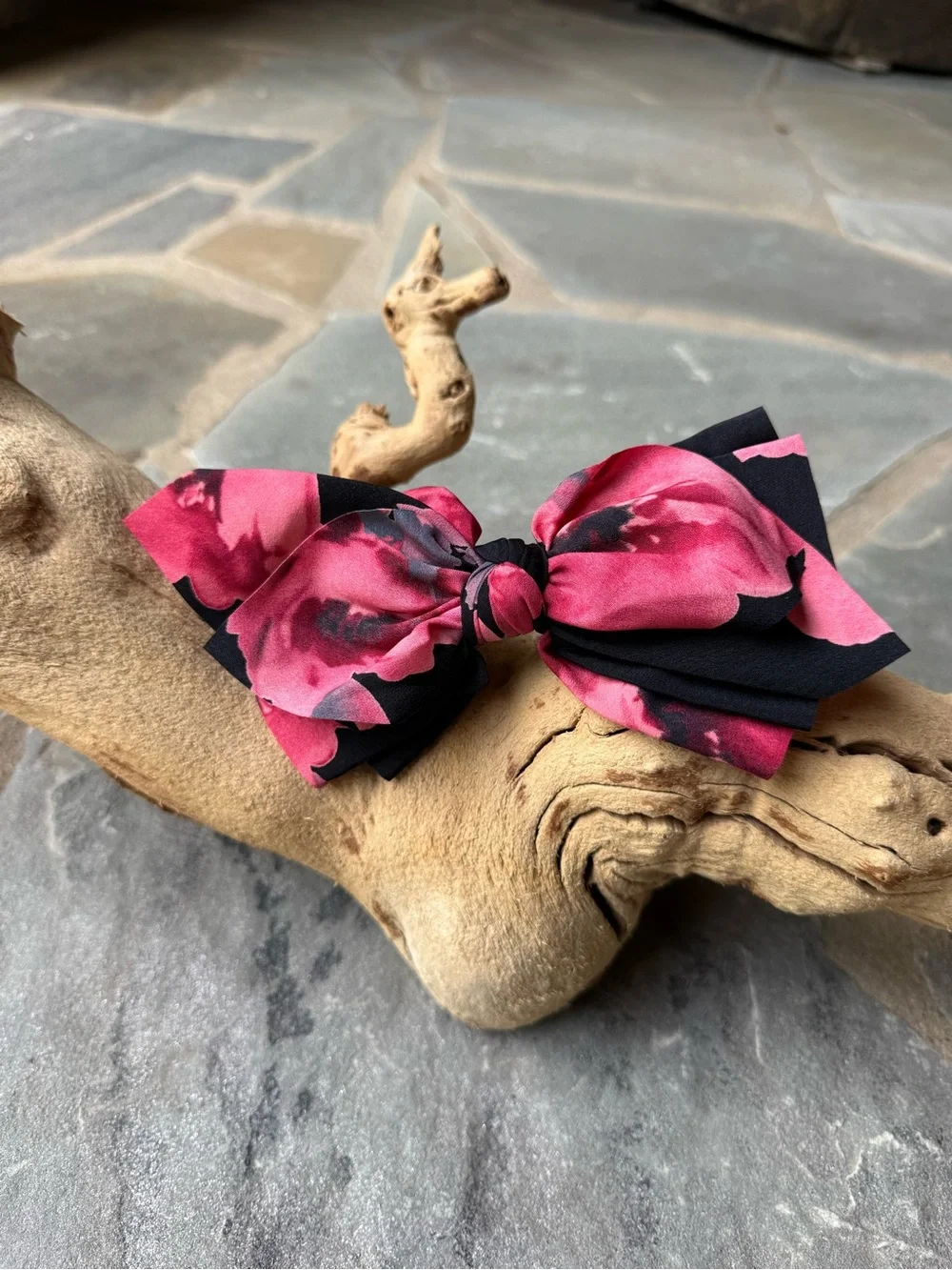 New🌟Anthropologie-Satin Floral Bow Hair Clip - Black & Red